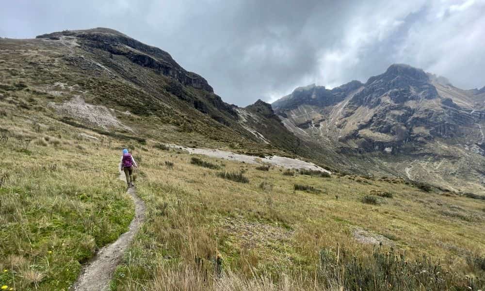 Scopri come percorrere il Trekking Integral Pichincha in solitaria. Guida completa sul trekking alle 4 cime di Quito